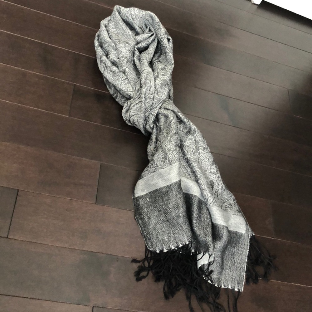 BNWOT Pashmina Grey Intricate Print Scarf
